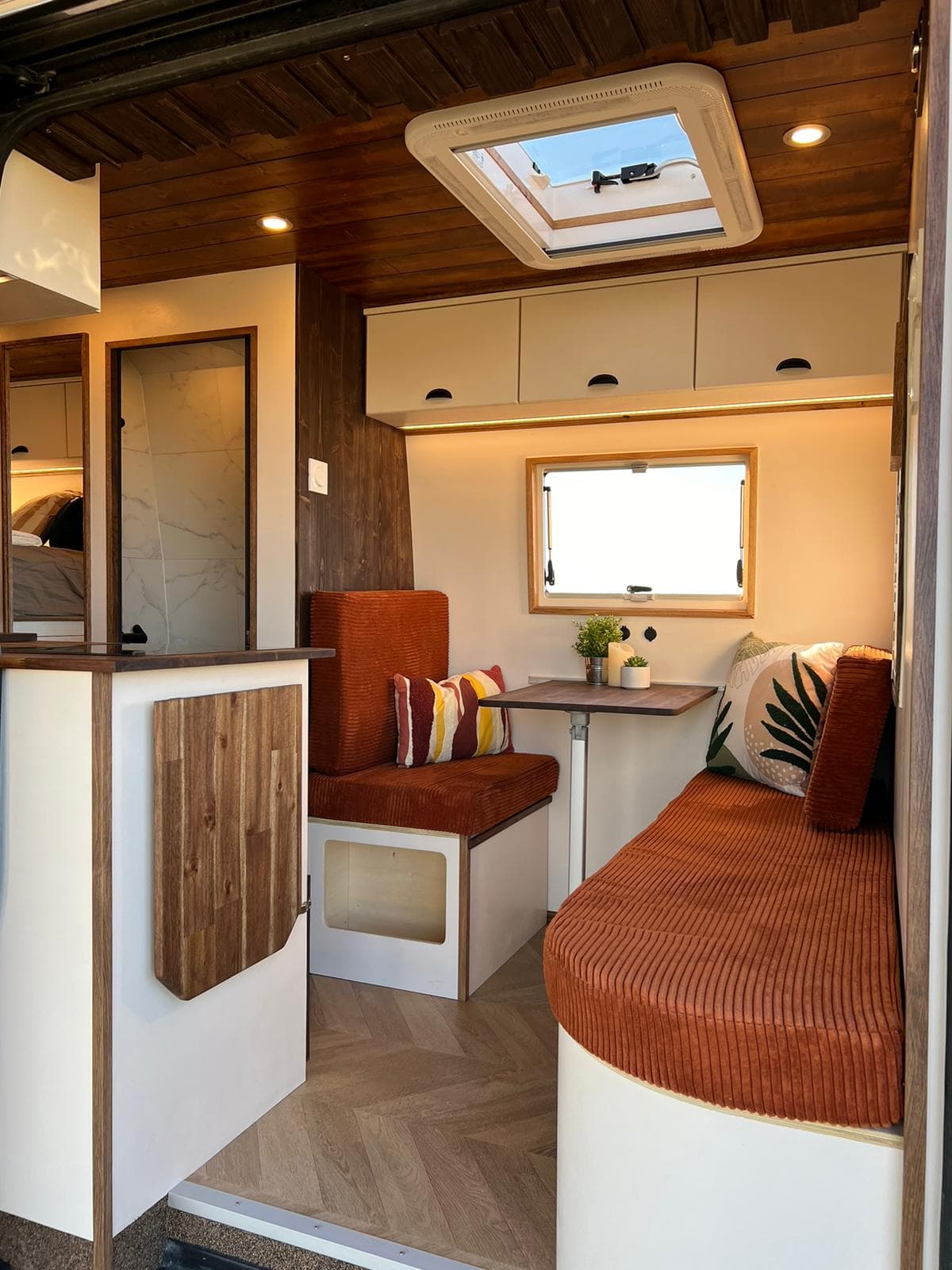 Karanga - Intérieur vue générale