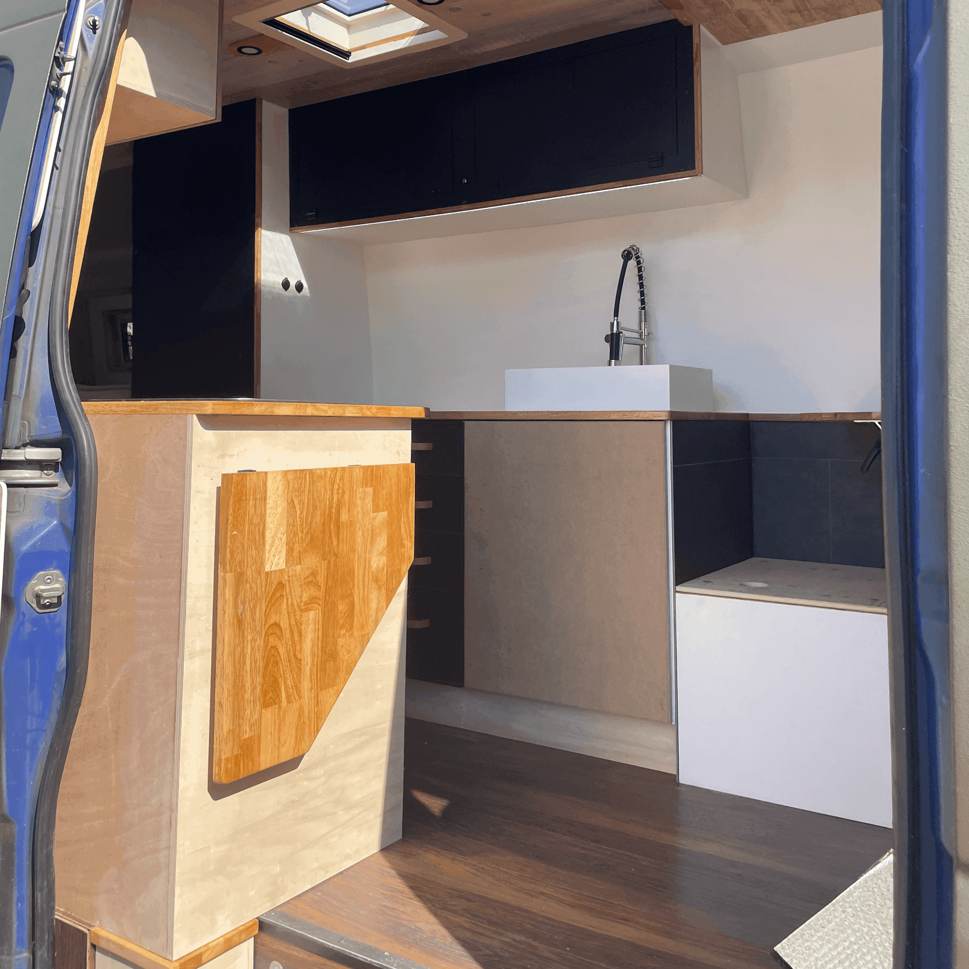 Aménagement partiel de fourgon en atelier